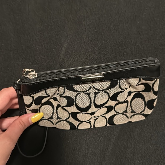 Coach wristlet - Picture 2 of 3